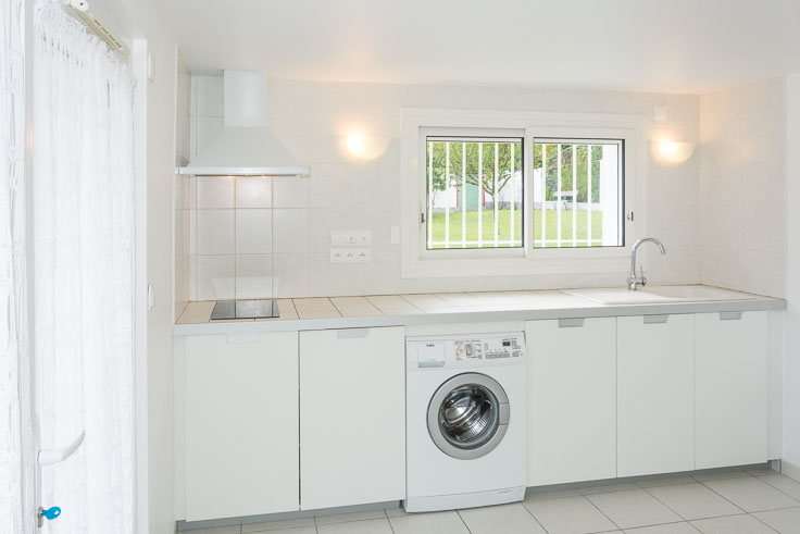 Cuisine intgre du studio meubl pour 1  2 personnes chez l'habitant,  Saint-Ismier, valle du Grsivaudan, prs de Grenoble